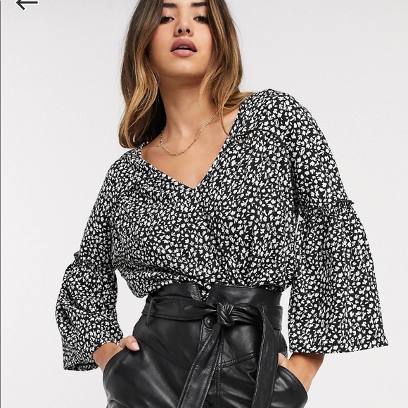 River Island Tops - River Island | NWOT flared sleeve ditsy floral smock top in black and white